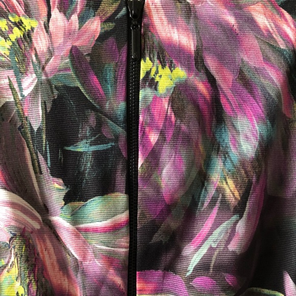 Incredibly gorgeous floral dress - Picture 6 of 6